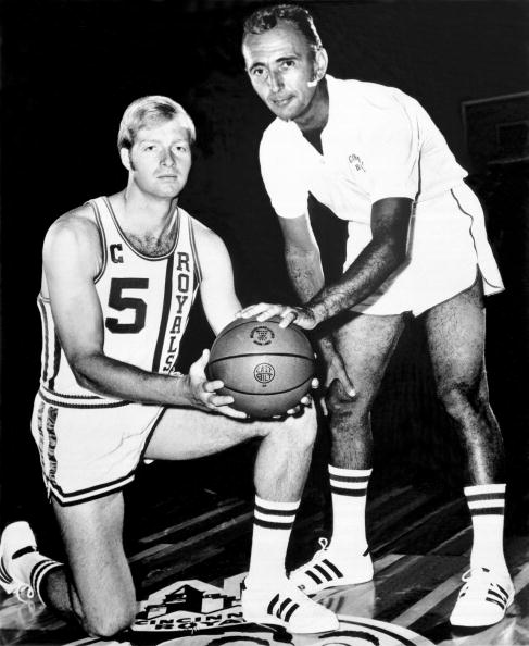 尔树立了坚 尔树立了坚