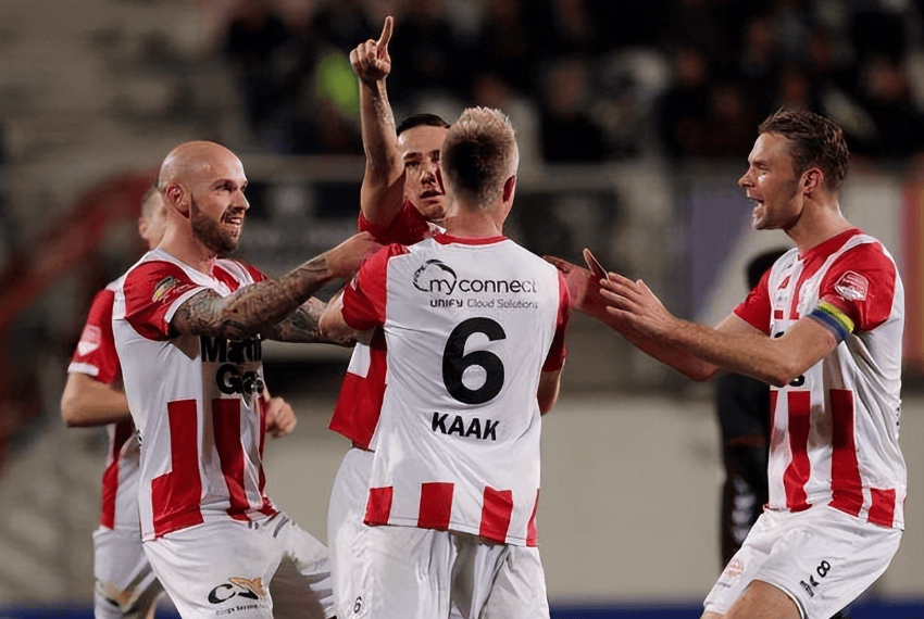 带领马刺队 带领马刺队